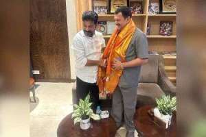 Prominent Congress leader arrives in Hyderabad to confirm candidates