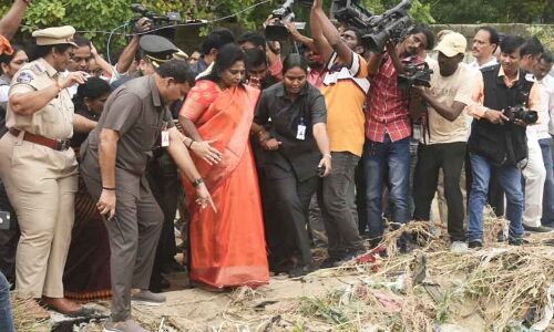 Tamilisai Soundarajan surveys flood-ravaged areas in Hanamkonda
