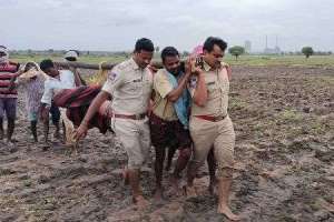 Two police officers in Bhupalpally to receive special recognition for their heroic efforts in rescuing lives during floods