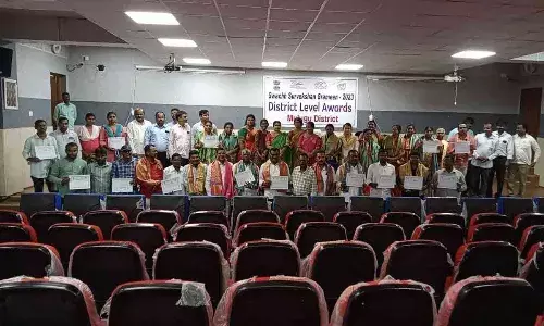 16 best villages’ sarpanches in Mulugu honored with awards