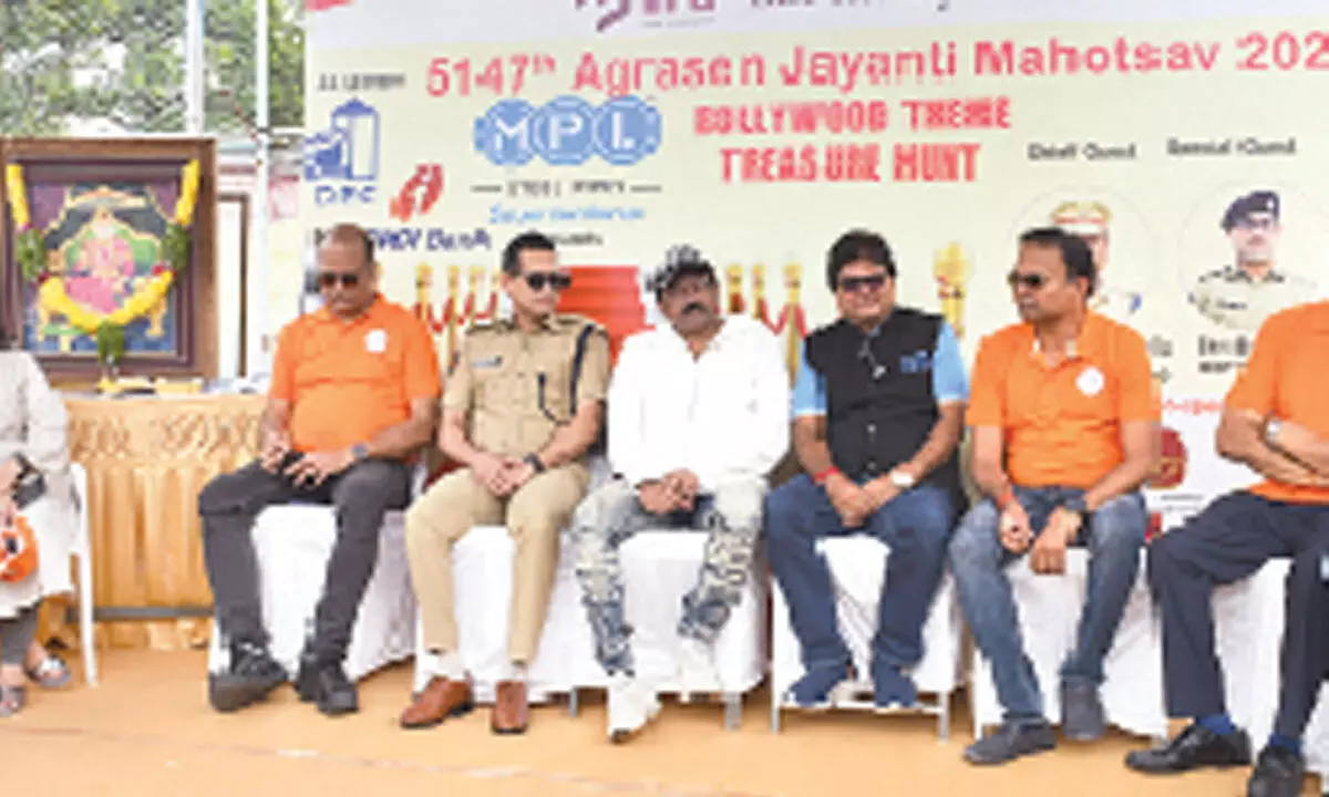 Agarwal Samaj Hosts Bollywood-inspired Treasure Hunt Featuring Cars