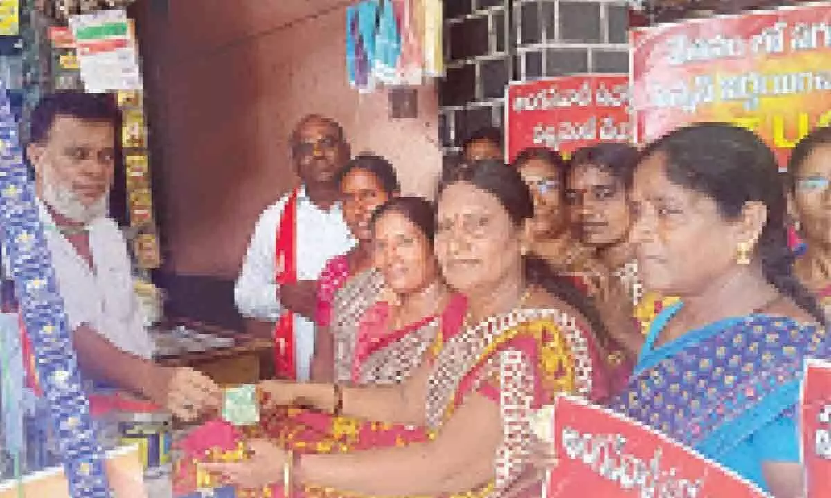 Anganwadi workers in Karimnagar continue strike for 18th consecutive day