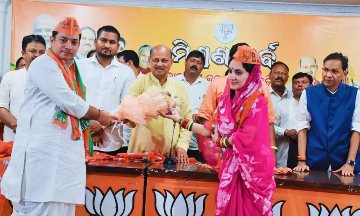BJP welcomes former BJD MP Arka Keshari Deo into their party