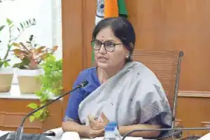 CS Santhi Kumari directs Collectors to ensure farmers receive fresh loans in Hyderabad
