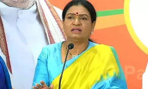 DK Aruna accuses Congress of deceiving people with 6 guarantees