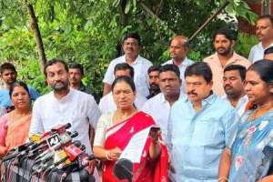 DK Aruna Urges Swift Implementation of Court Verdict