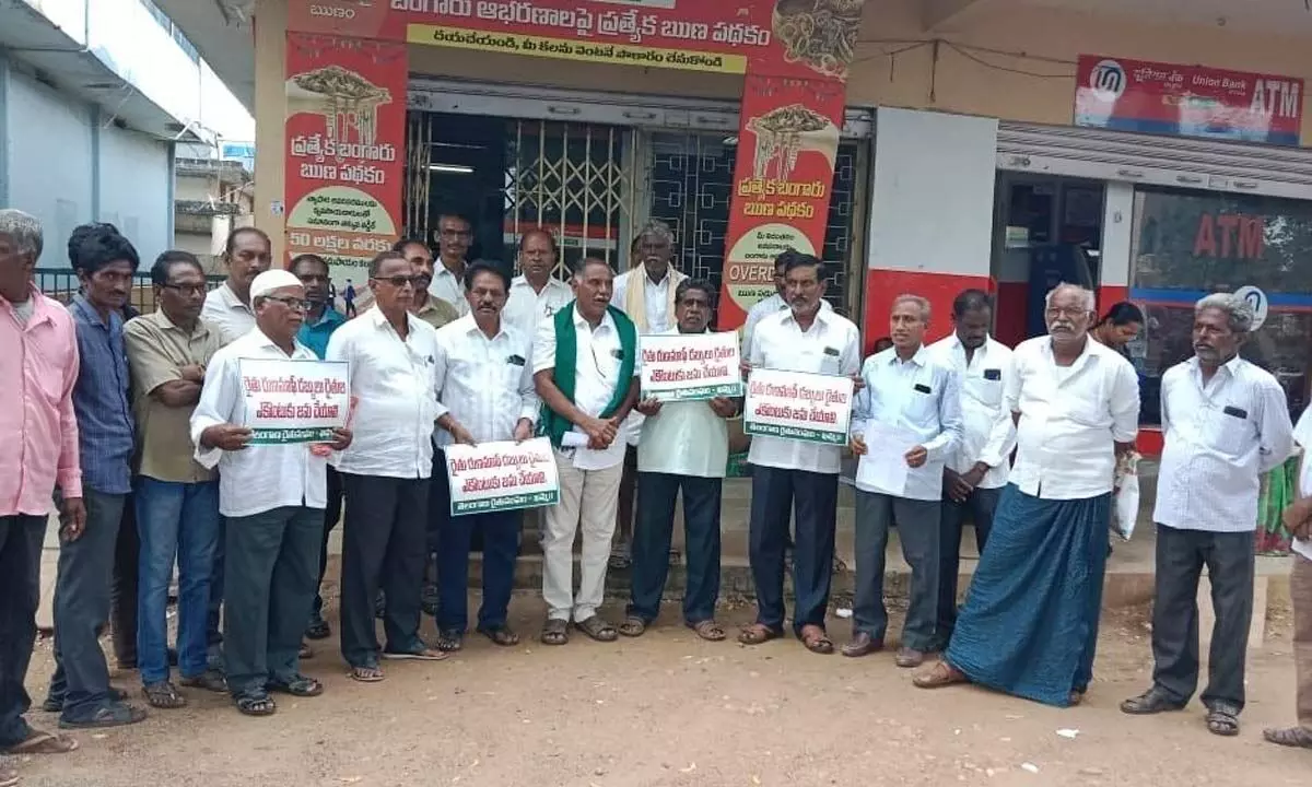Farmers’ Union, Rythu Sangam, Urgently Calls for Farm Loan Waiver