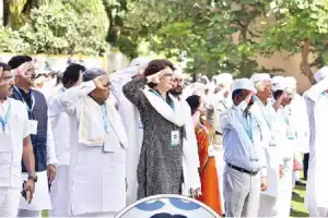 Gandhis Receive Warm Welcome at Grand Reception