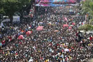 Hussainsagar Overwhelmed by Devotees in Hyderabad
