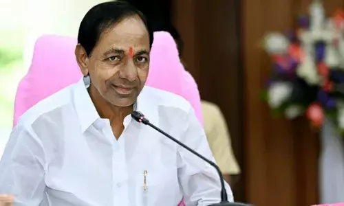 KCR warmly greeted by party members during his visit to Kolhapur