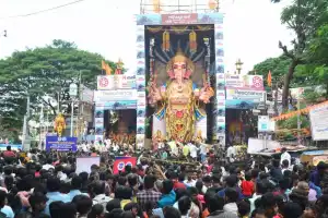 Khairatabad Maha Ganesh Draws Thousands in Hyderabad
