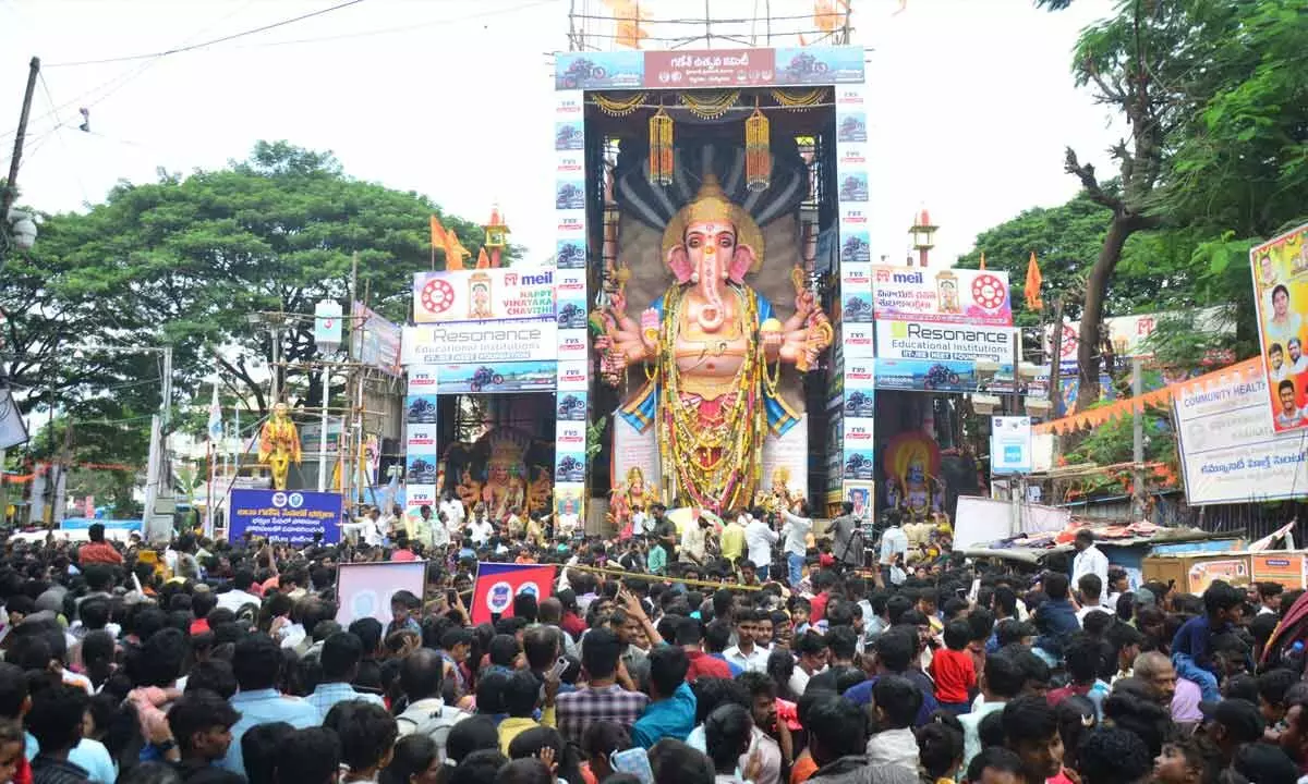 Khairatabad Maha Ganesh Draws Thousands in Hyderabad