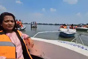 Mayor pays a visit to Hussain Sagar to oversee idols immersion