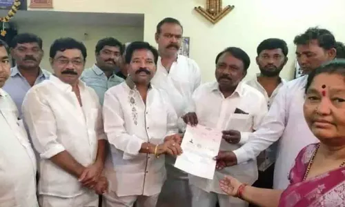 MLA Abraham Distributes CMRF Cheques to Gadwal Beneficiaries