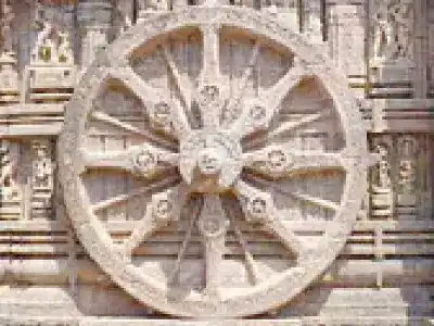 PM’s welcome handshake takes place against backdrop of Konark Wheel replica