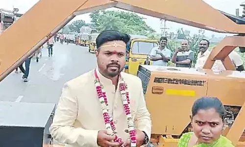 Police Rescue Groom from Traffic Jam, Ensuring Timely Arrival at Wedding Venue
