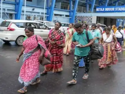 Special buses arranged by TMC to transport MGNREGA job card holders to Delhi for protests