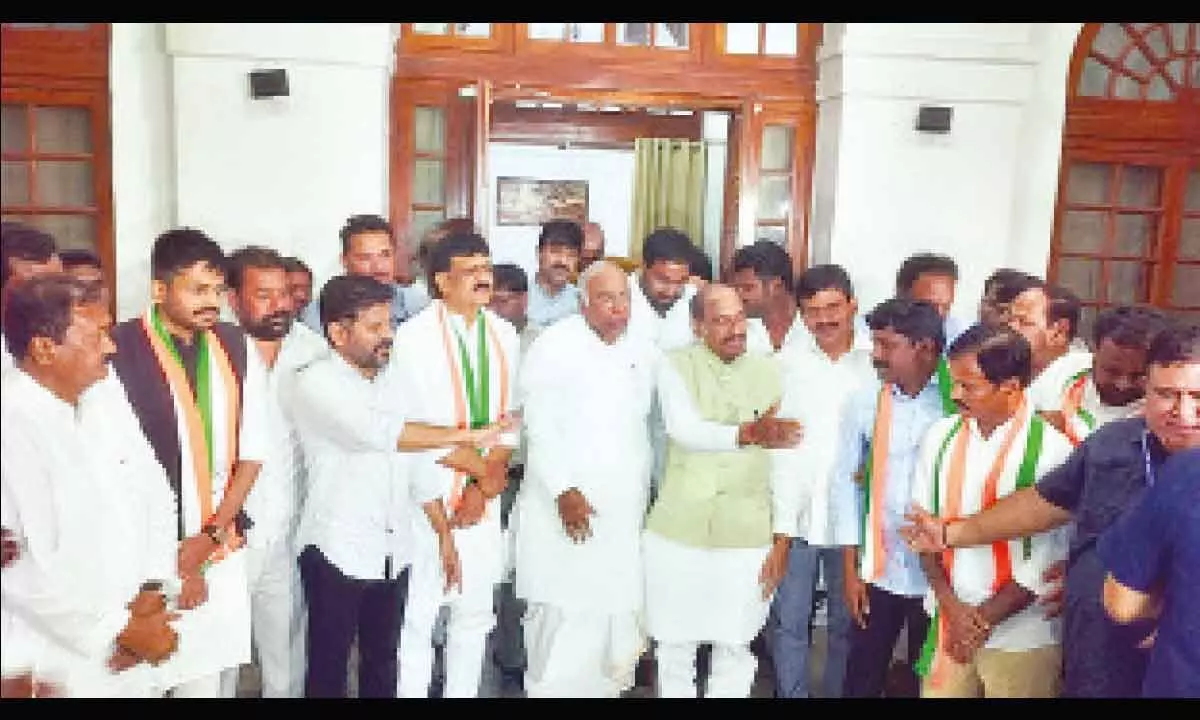 Top BRS leaders warmly received by Kharge as they join the Congress