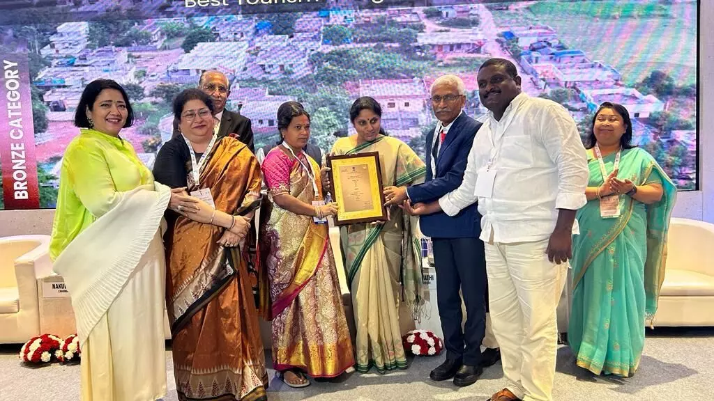 Union Tourism Award conferred upon Chandrapur sarpanch