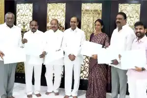 30 additional BRS candidates receive B forms from KCR