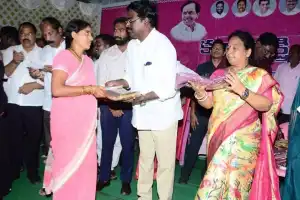 Beneficiary cheques amounting to Rs 1.35 crore distributed in Khammam