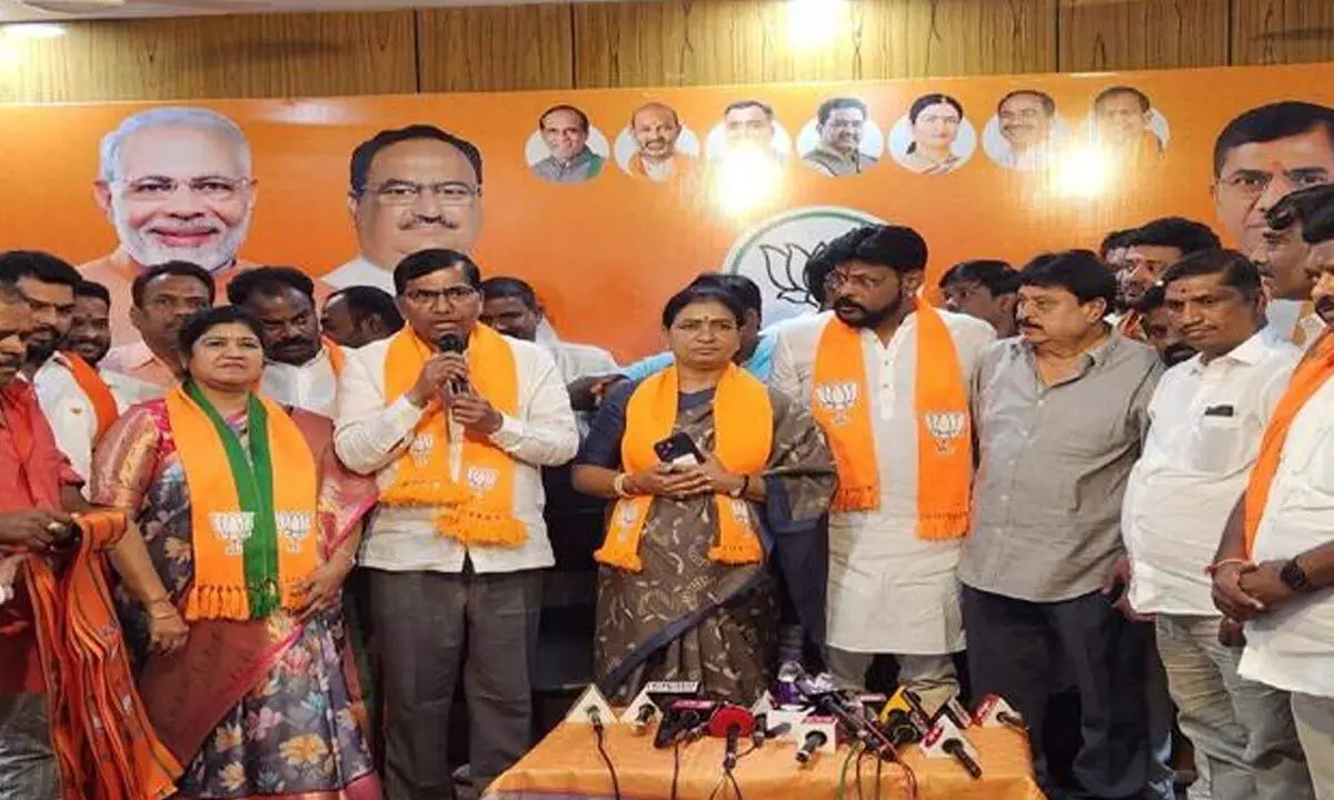 Chikoti Praveen becomes a member of BJP at Barkatpura party office