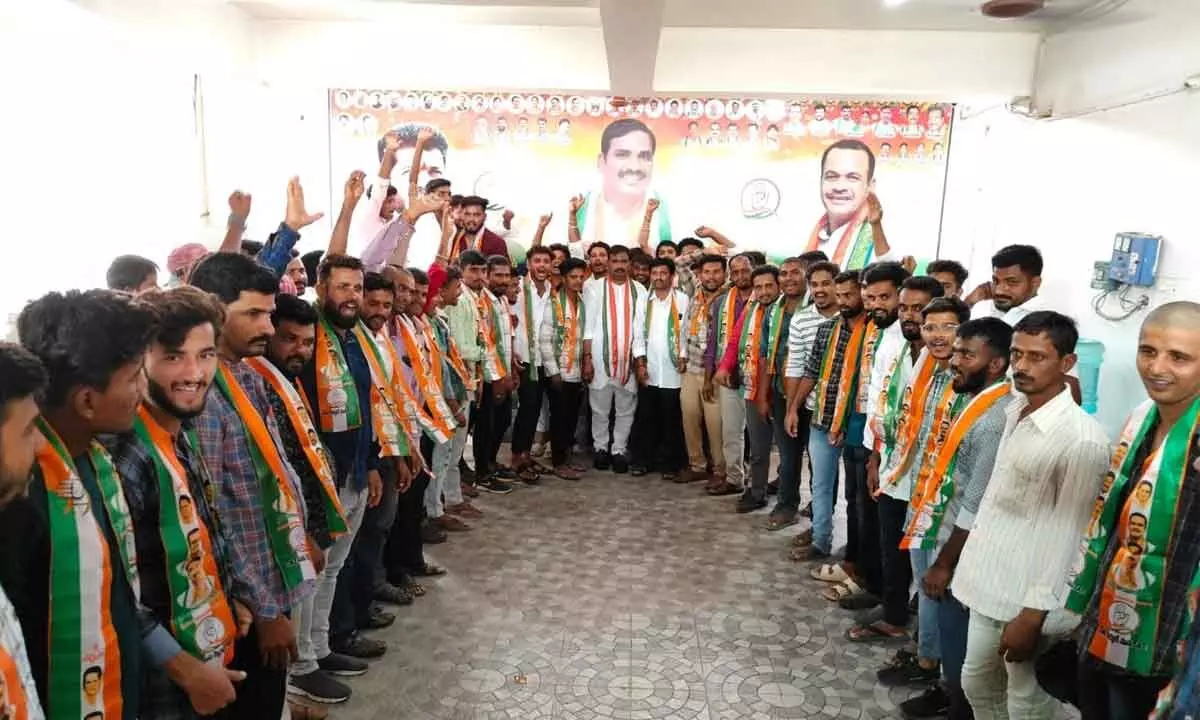 Congress gains support of entire Pilligundla Thanda community