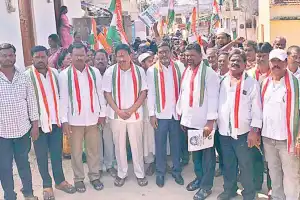 Congress leaders in Mahabubnagar engage in door-to-door visits