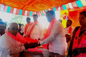 Congress Party Leaders and Youth in Chinna Elikicherla Village Embrace BRS for Development
