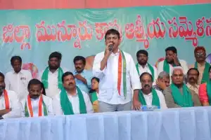 Congress seeks support from Munnuru Kapus in Khammam