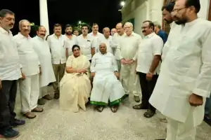 Delhi witnesses lobbying efforts by Kamma Congress politicians, causing frustration among BC leaders in the neighborhood.