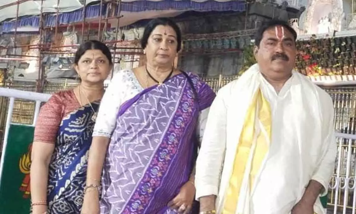 Errabelli Dayakar, Telangana Minister, Visits Tirumala and Prays for BRS's Victory