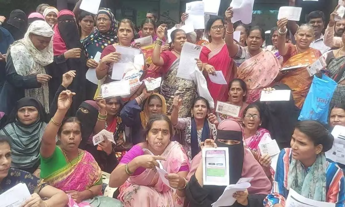 Families in Rajendranagar stage protest due to refusal of 2BHK houses