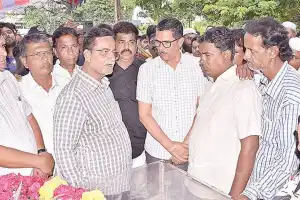 Family of zoo staffer in Hyderabad receives Rs 5 lakh ex-gratia payment