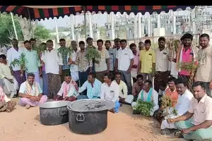 Farmers in Macharla’s Gattu Mandal stage protest against power cuts