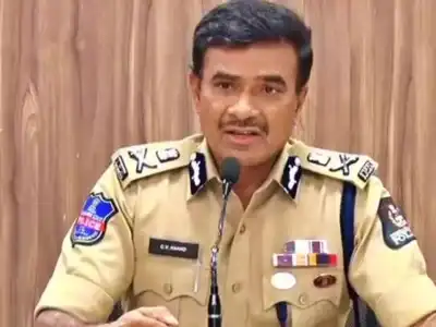 Hyderabad Police Commissioner urges leaders to hand over licensed weapons amidst election code