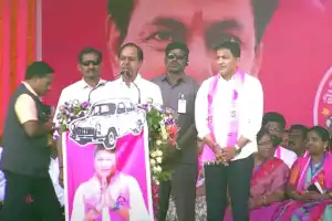 KCR Mocks Congress in Huzurnagar, Claims They Have Numerous CM Candidates