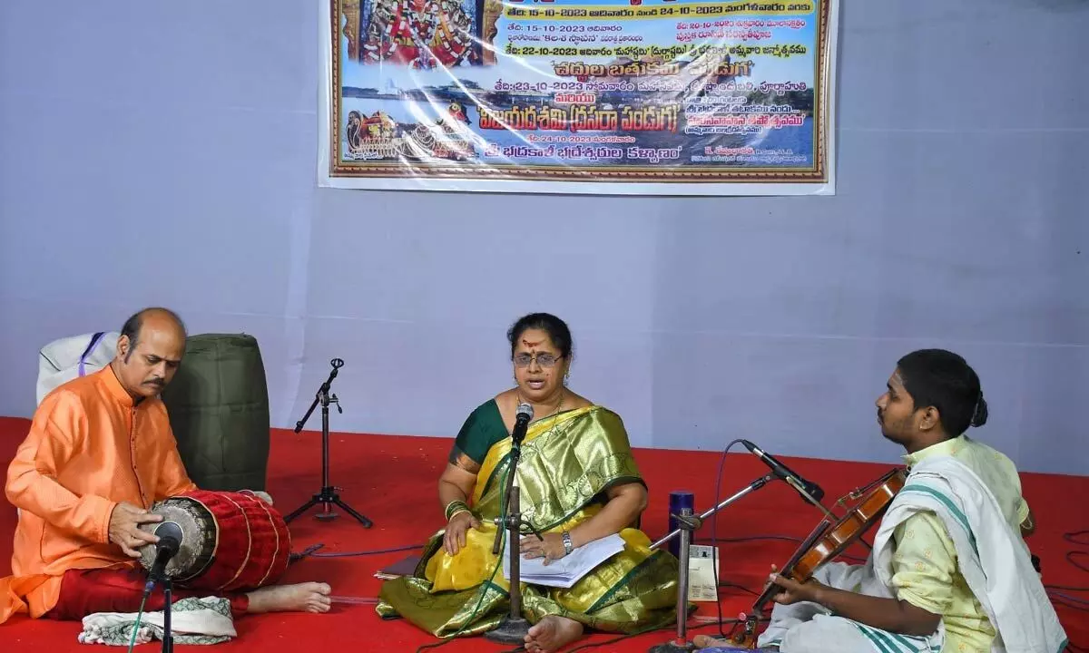 Niveditha’s performance in Warangal mesmerizes the audience