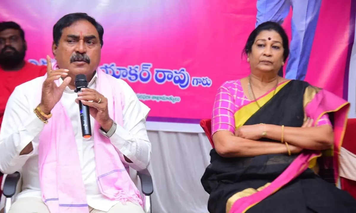 “People cautioned by Errabelli to not place trust in Cong”