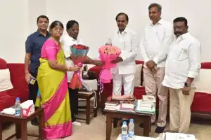 Ponnala Lakshmaiah Holds Meeting with KCR, Set to Officially Join BRS at Jangaon Public Event