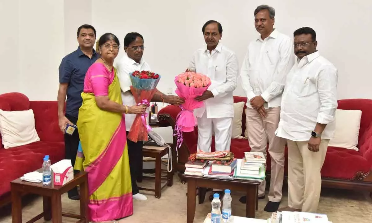 Ponnala Lakshmaiah Holds Meeting with KCR, Set to Officially Join BRS at Jangaon Public Event
