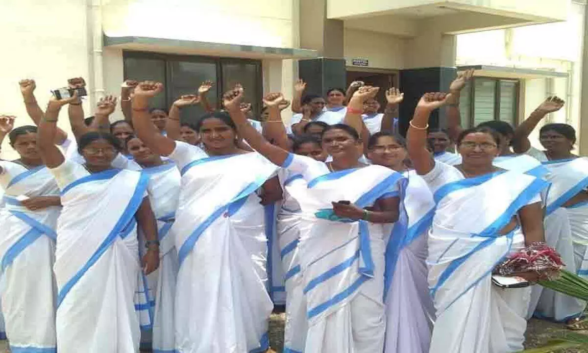 Protest Staged by Asha Workers at Gangula’s Residence