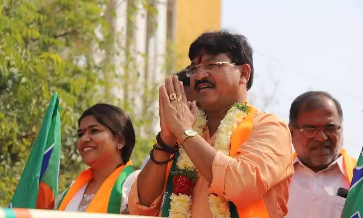 Rakesh Reddy accuses Jeevan Reddy of engaging in rowdy politics in Armur