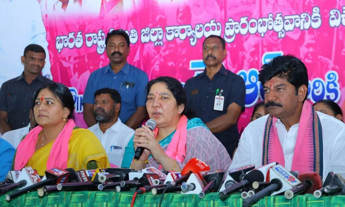 Rathod criticizes Congress and BJP in Mahabubabad