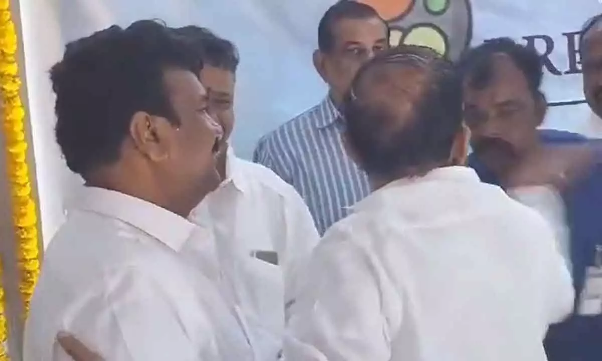 Security official at Minister Birthday celebrations slapped by Telangana minister Mahmood Ali