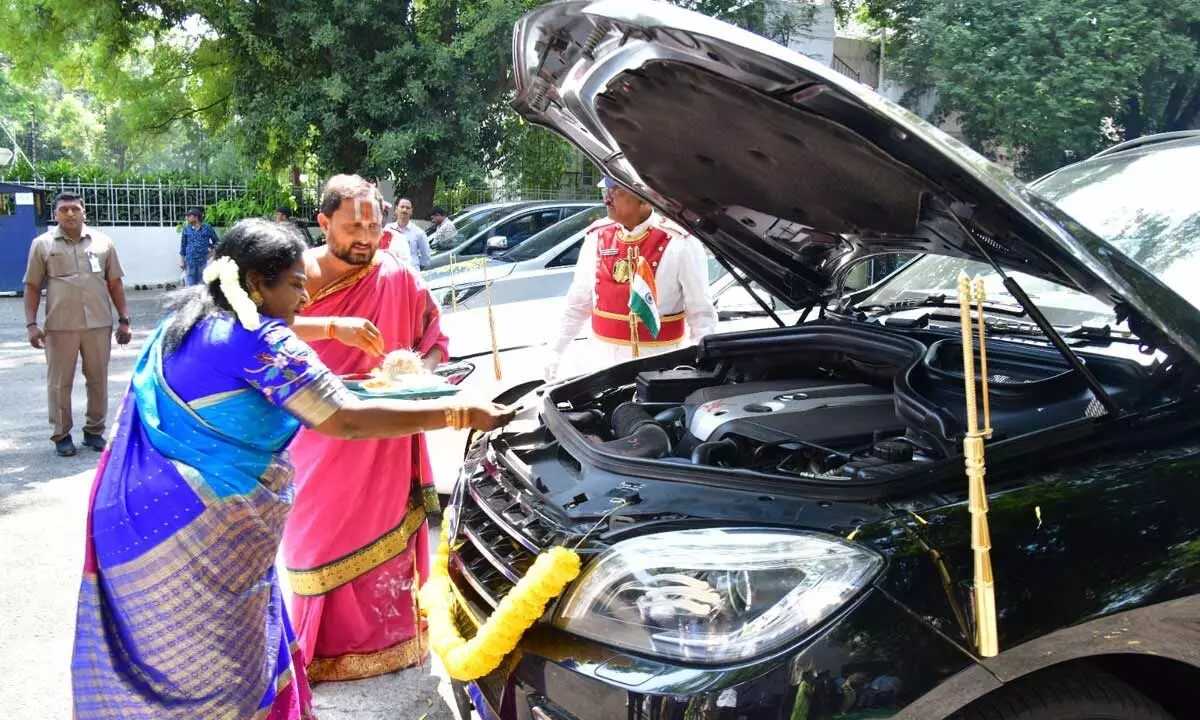 Tamilisai Soundararajan, Governor of Tamil Nadu, conducts Ayudha Puja ceremony at Raj Bhavan