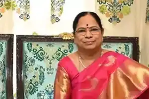 Wife of Telangana CM KCR pays a visit to Tirumala, offers prayers to deity