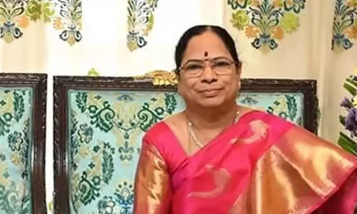 Wife of Telangana CM KCR pays a visit to Tirumala, offers prayers to deity