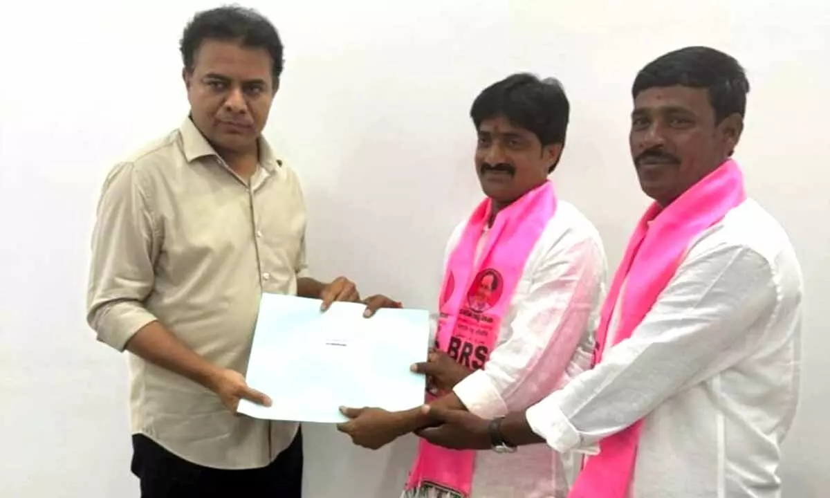 Alampur Constituency: Vijayudu Receives B-form from BRS Party