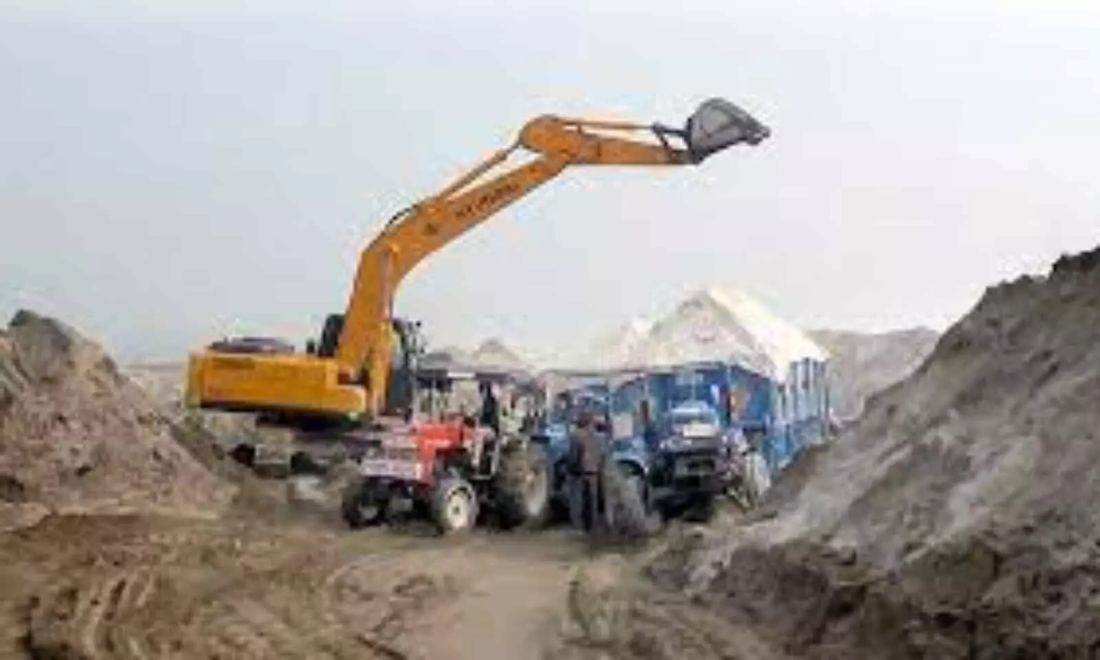 APCID Files Case Against Chandrababu Naidu and Three Others for Sand Scam, Following APMDC Complaint